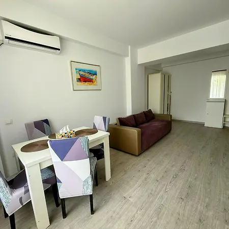 Aida Summer * Mamaia